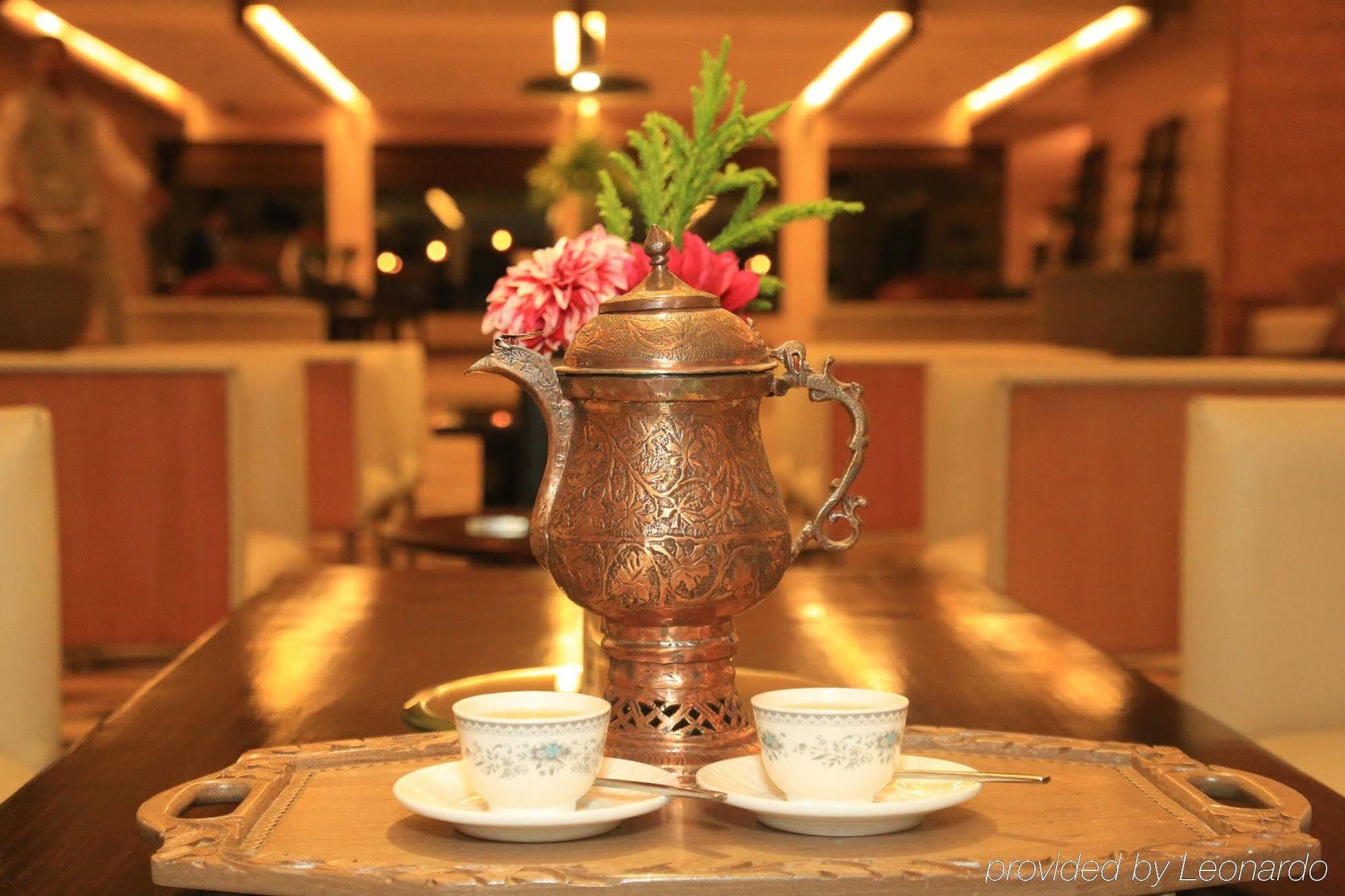 Отель Taj Dal View Srinagar Экстерьер фото